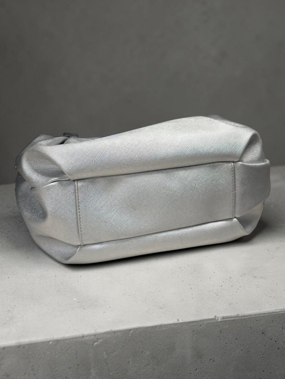 Simply Vera Wang Metallic Silver Buena Satchel Crossbody Bag - Picture 6 of 7